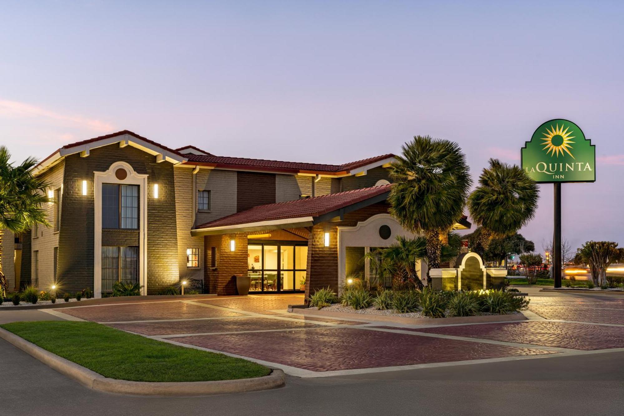 La Quinta Inn By Wyndham Виктория Экстерьер фото