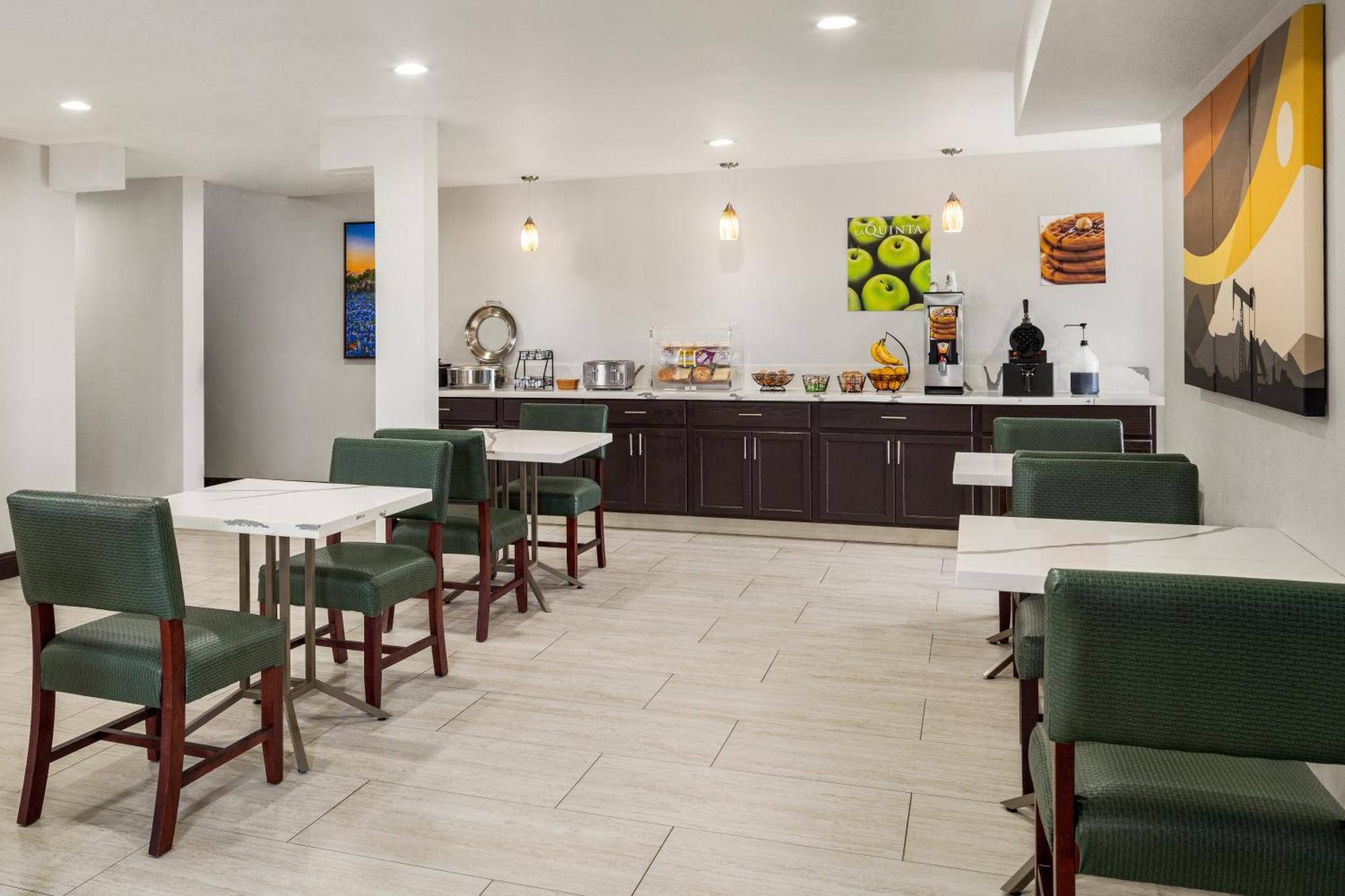 La Quinta Inn By Wyndham Виктория Экстерьер фото